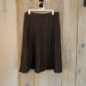 Milano women’s skirt. Black & tan in color. Size: M.